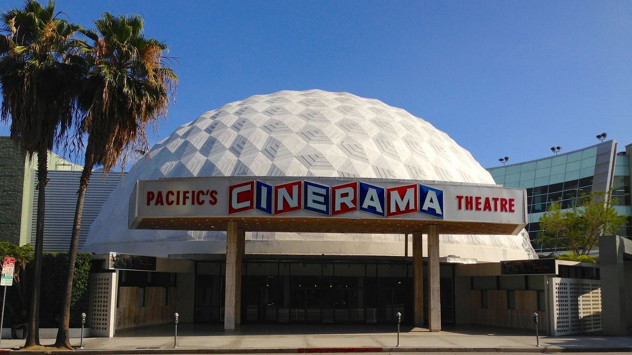 1920px-cinerama_dome_front