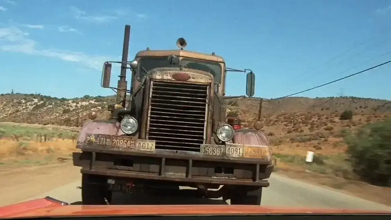 A scene from the 1971 television thriller film Duel, directed by Steven Spielberg.