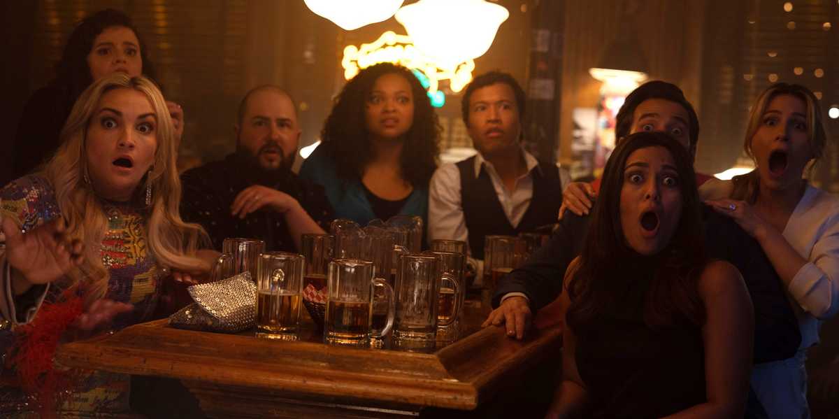 A shocked group at a bar in 'Zoey 102'