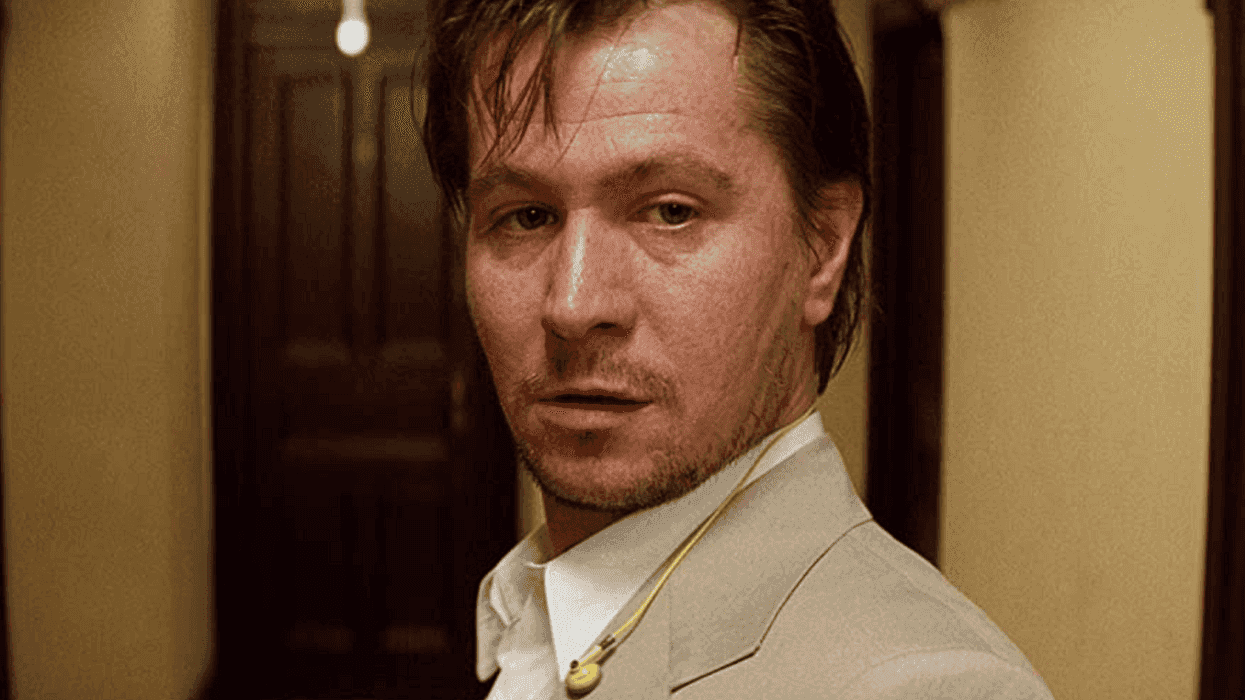 A still of Norman Stansfield (Gary Oldman) in Léon: The Professional (1994)