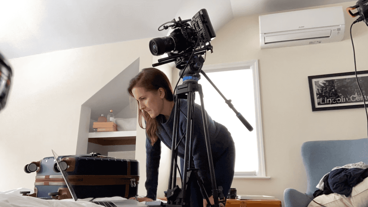 Actor_lauren_sowa_behind_the_scenes
