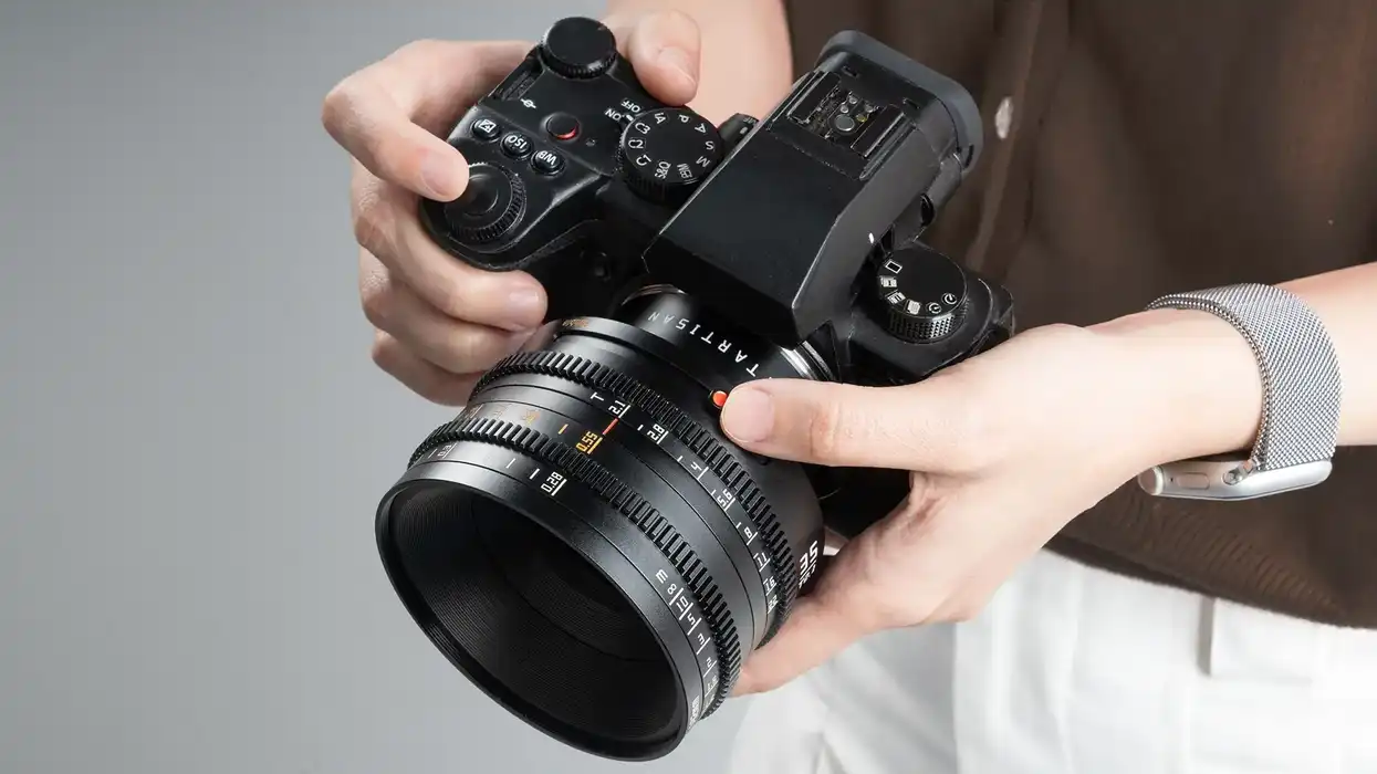 Adjust the Bokeh in Your Shots With This New 35mm T2.1 Dual-Bokeh Cine Lens