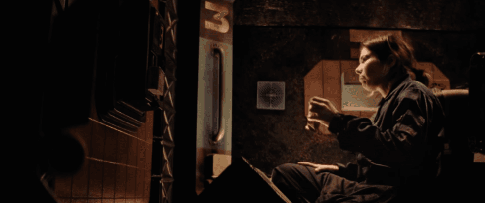 Anamorphic_lens_in_alone_short_0