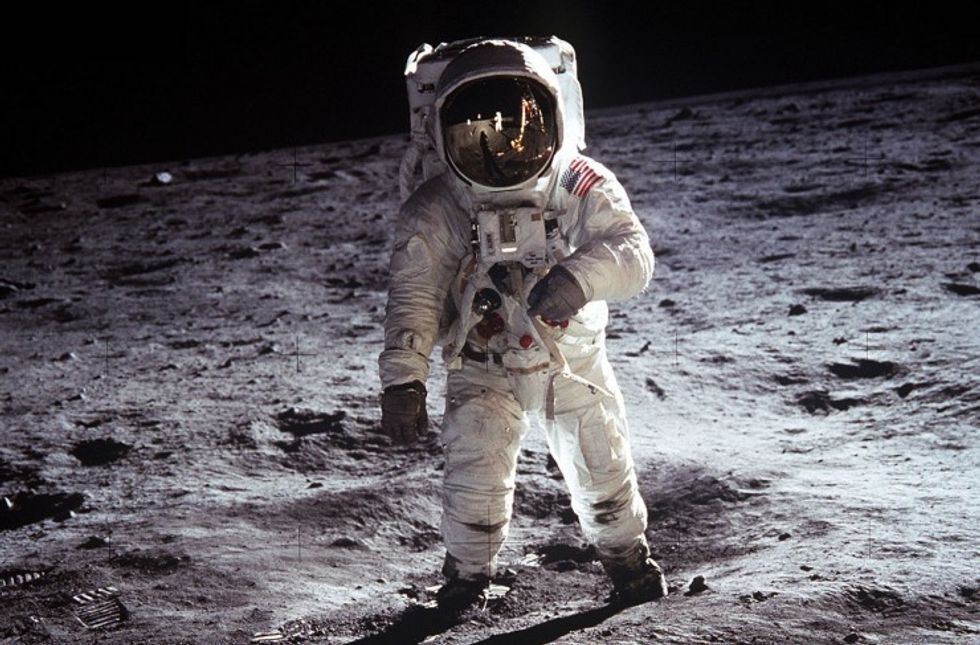 Apollo-11-man-on-the-moon_0