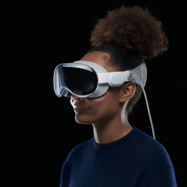 Why Hasn’t The Apple Vision Pro Caught On With Filmmakers?