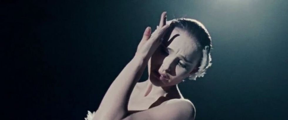 Black_swan_tight_shot