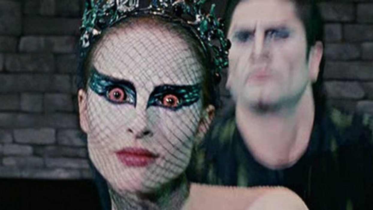Blackswan-redeyes_0