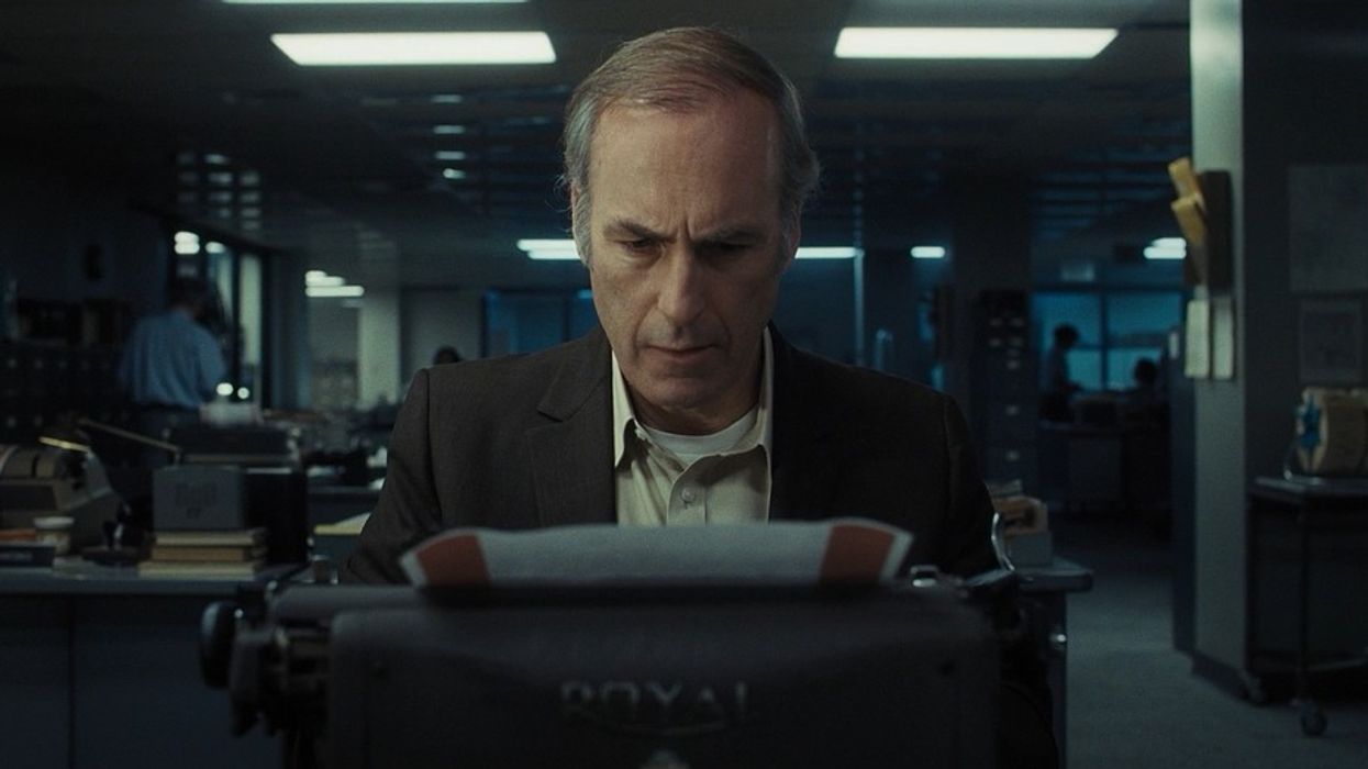 Bob Odenkirk as Ben Bagdikian typing in 'The Post