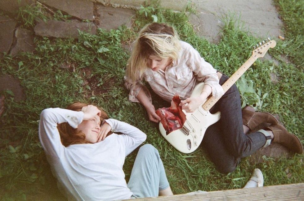 Bts_4_-_bobbi_menuez_and_liza_thorn