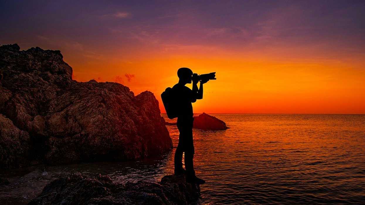Camera-photography-photographer-sunset-photo-3434911_0