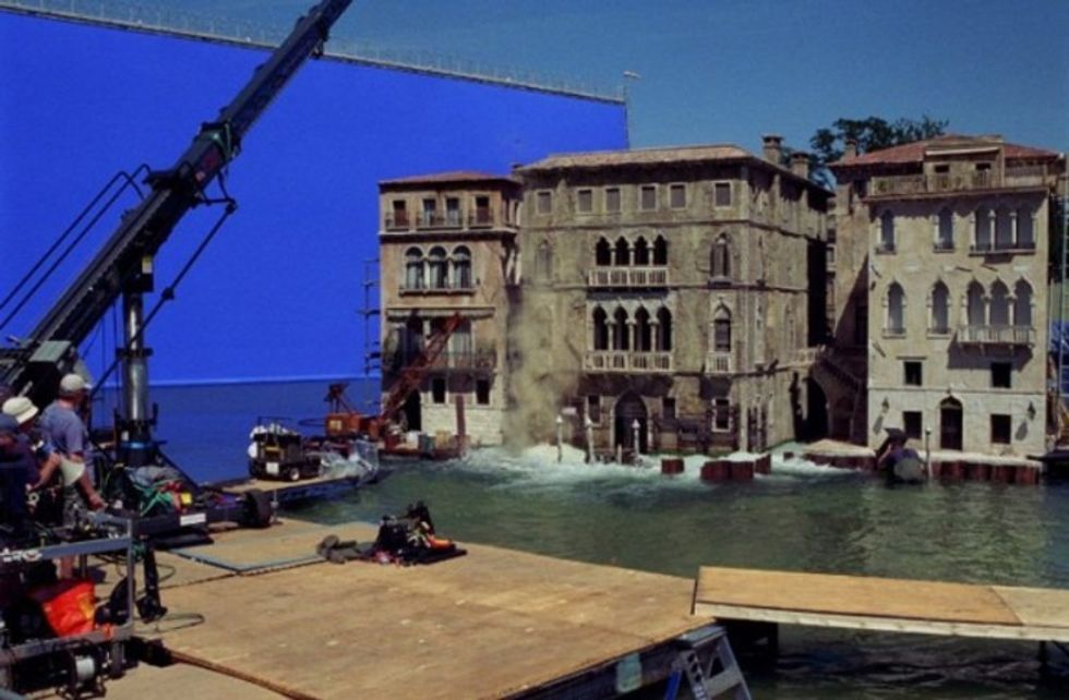 Casino_royales_sinking_building_