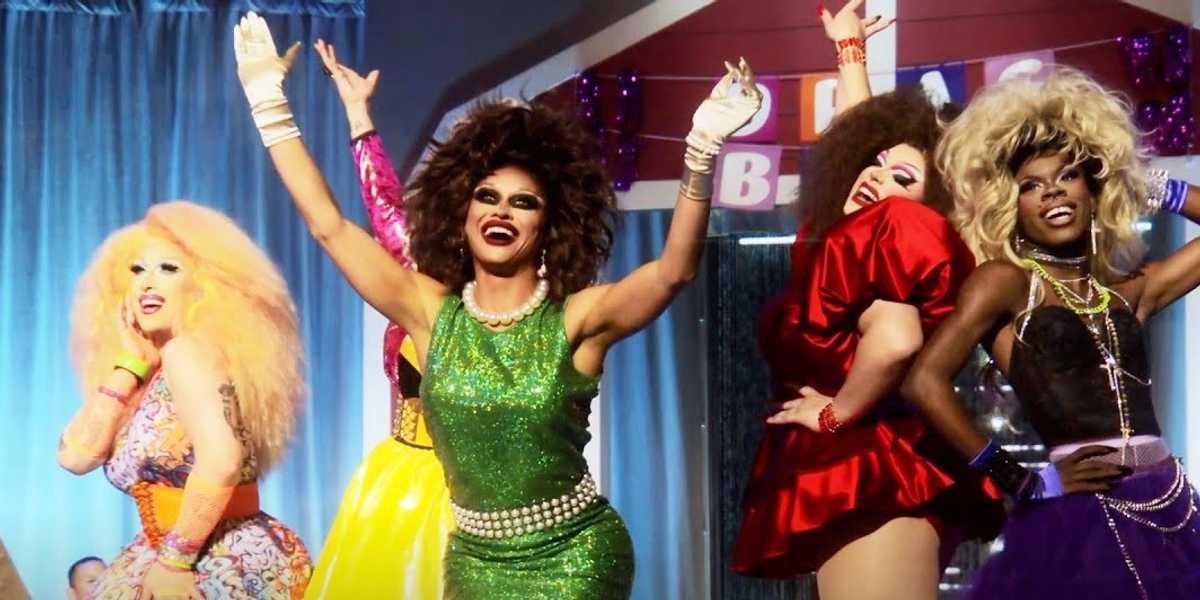 Cast of drag queens preforming 'Wigloose: The Rusical!'