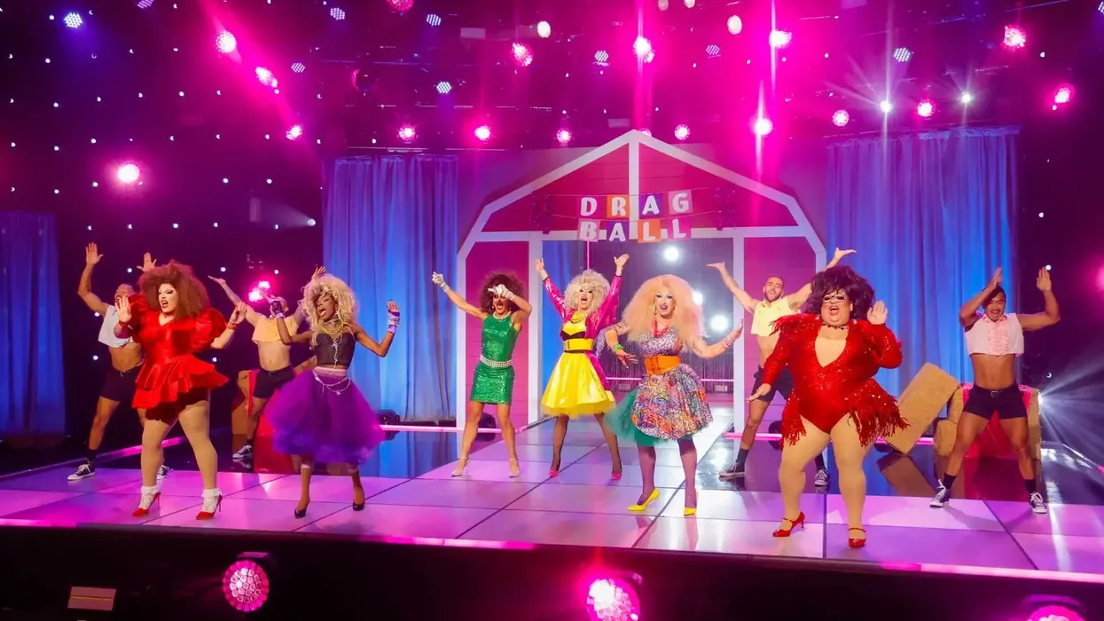 Cast of drag queens preforming 'Wigloose: The Rusical!'