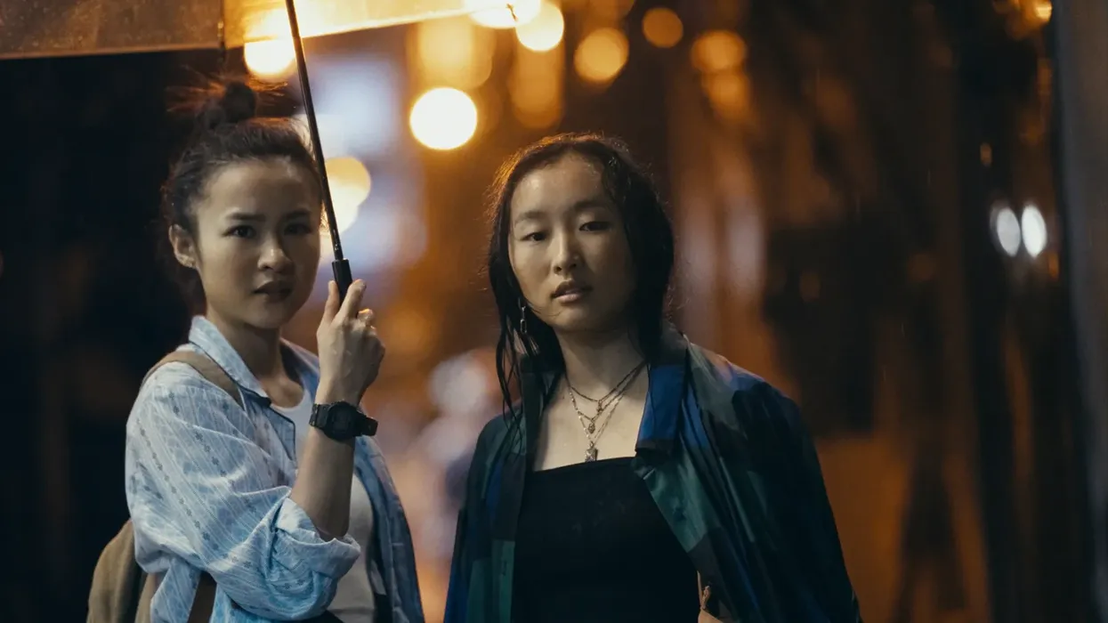 Charly (Bonde Sham) and Mercy (Ji-young Yoo) in Expats