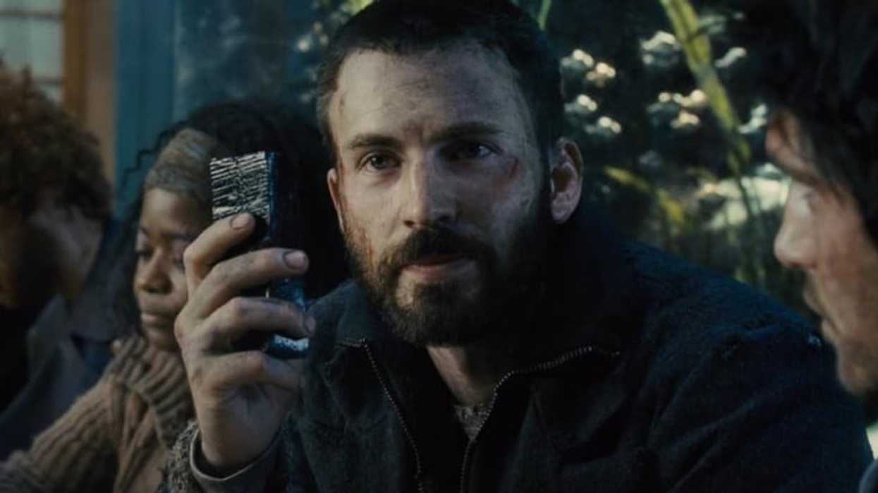 Chris Evans as Curtis Everett holding a protient bar in 'Snowpiercer'