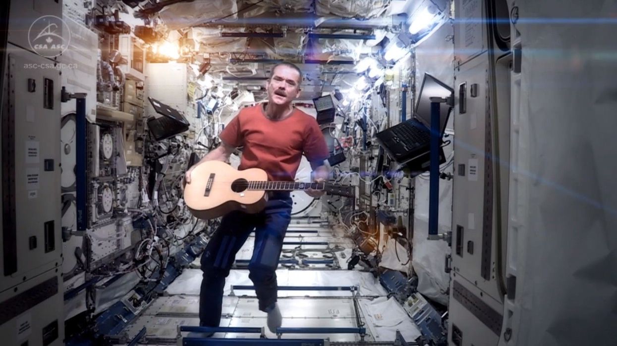 Chris-hadfield-space-oddity-space-station-music-video