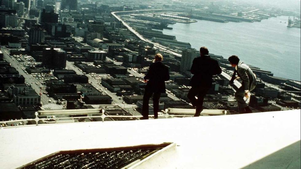 City skyline in \u2018The Parallax View\u2019