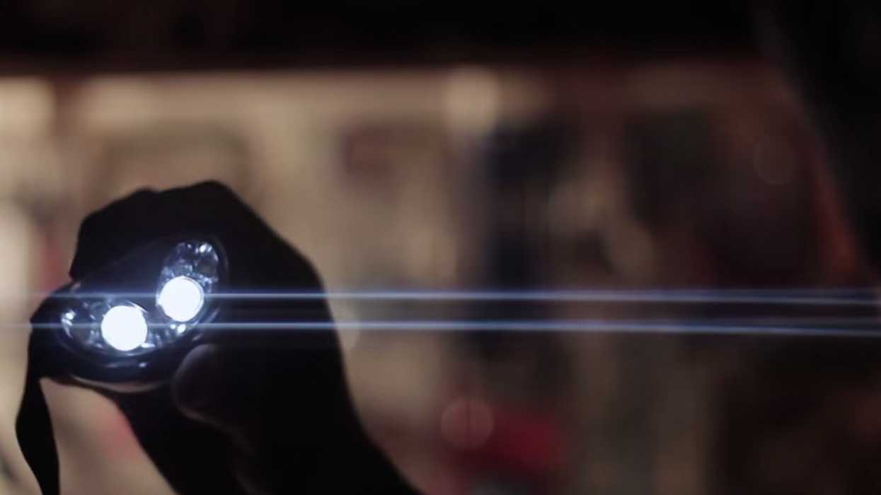 Creating Anamorphic Lens Flares for No Money