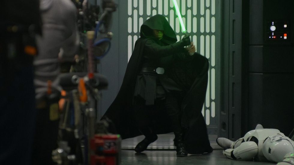 Disney-gallery-the-mandalorian-season-2-finale-tall