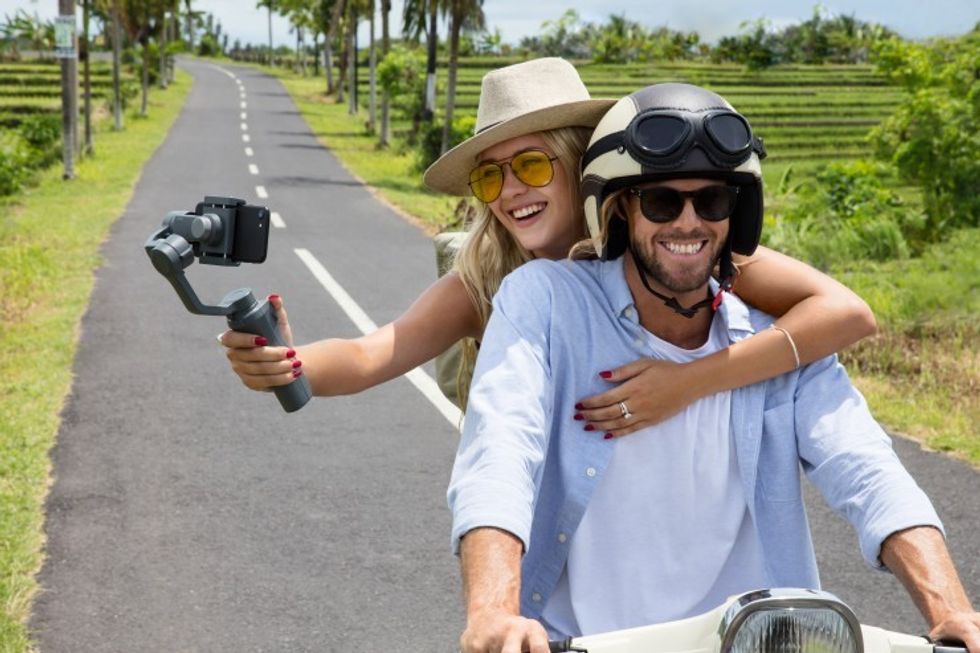 Dji_osmo_mobile_2_lifestyle_9