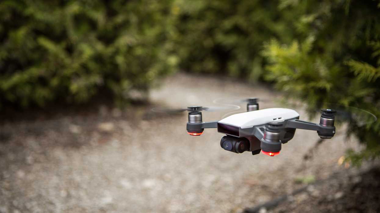 Dji_spark_white_hover