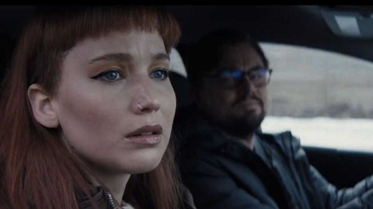 Dont_look_up_jennifer_lawrence_