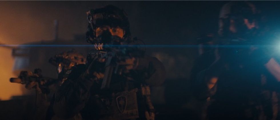 DZOFilm PAVO Anamorphic blue flare