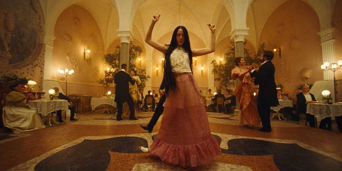 Emma Stone as Bella Baxter dancing in 'Poor Things'