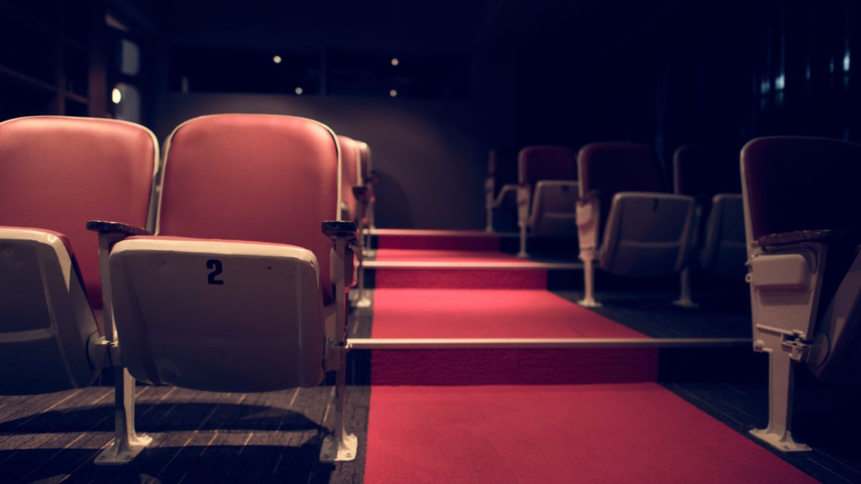 Empty-rows-in-a-movie-theatre-pwtzmd3
