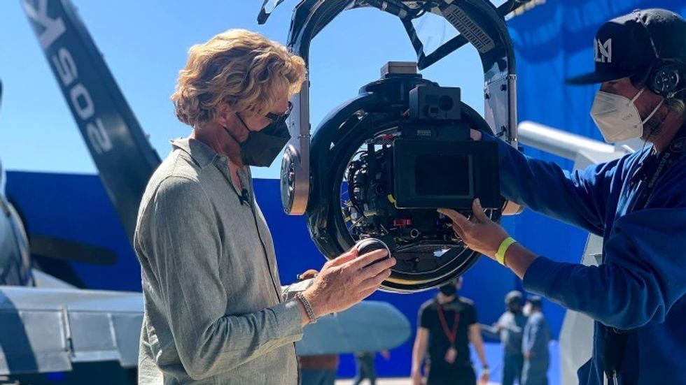 Erik Messerschmidt ASC on 'Devotion' set