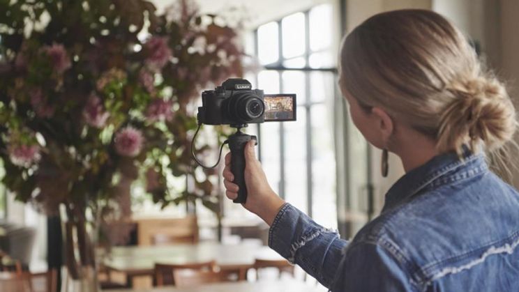 Panasonic LUMIX G100: a vlogging camera for smartphone users by