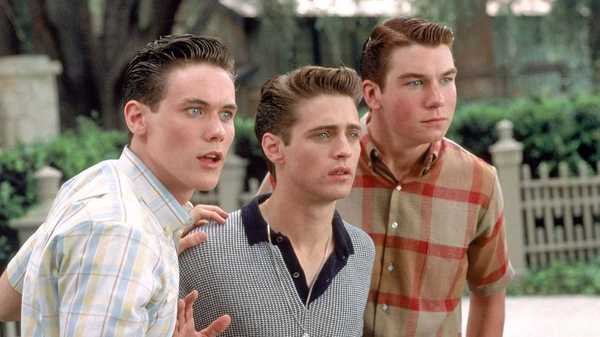 Gabriel Olds, Jason Priestley, and Jerry O'Connell standing together looking awestruck in Calendar Girl