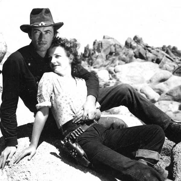 Gregory Peck and Anne Baxter in the American western film 'Yellow Sky (1949)'.
