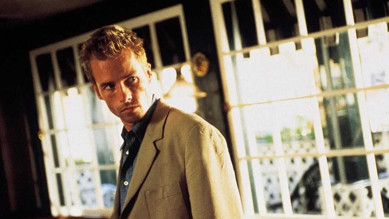 Guy Pearce in a still from Memento (2000)