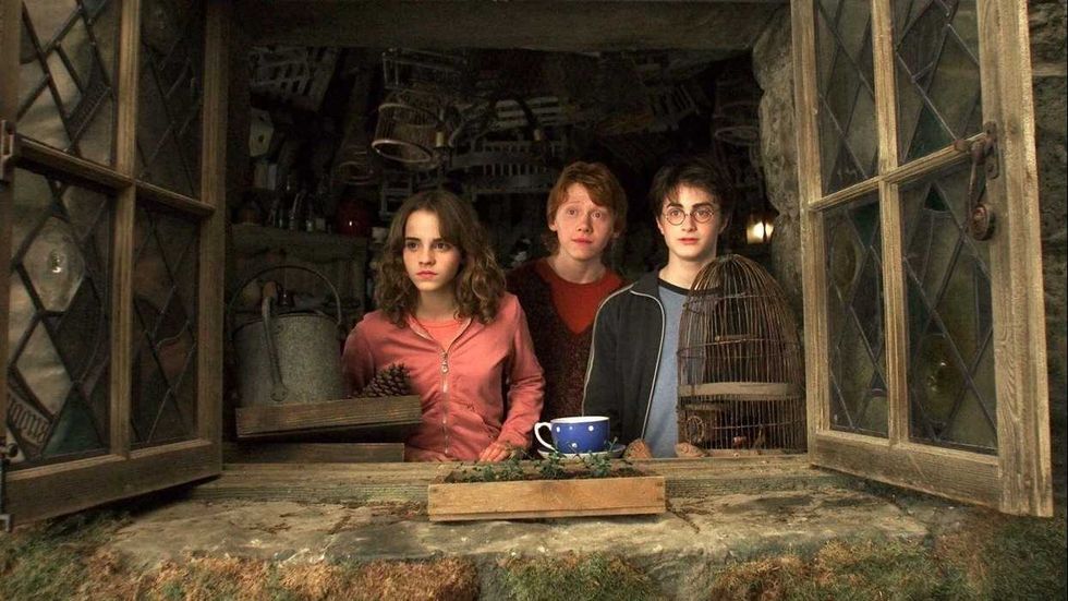 Harry, Ron, and Hermoine in Hagrid\u2019s hut in \u2018Harry Potter and the Prisoner of Azkaban\u2019