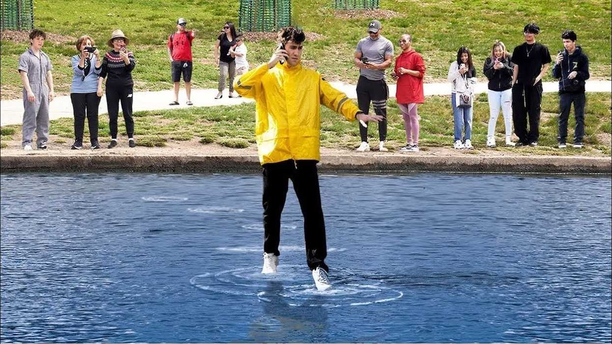 How Do YouTube Creators Hook the Audience Right Away?
