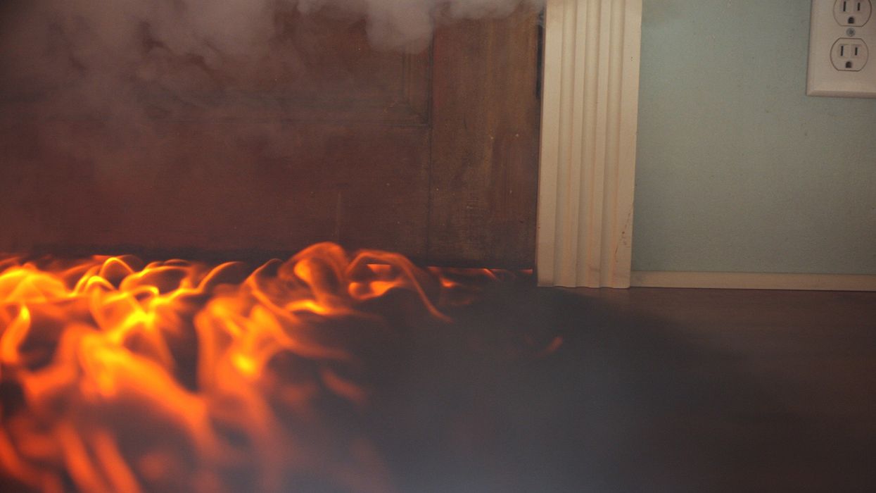 How-to-get-the-under-the-door-fire-effect-from-backdraft