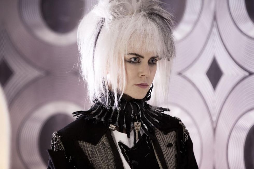 How_to_talk_to_girls_at_parties_3