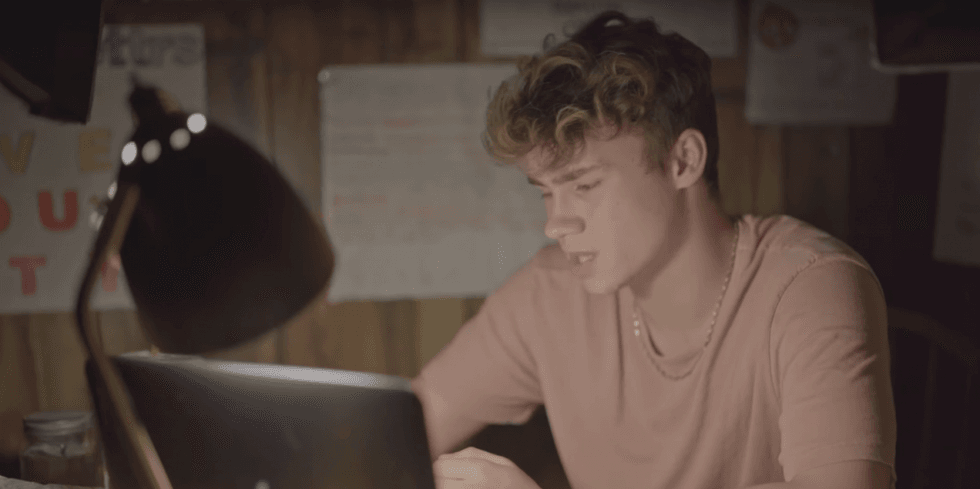 Hulu-jawline-austyn-tester