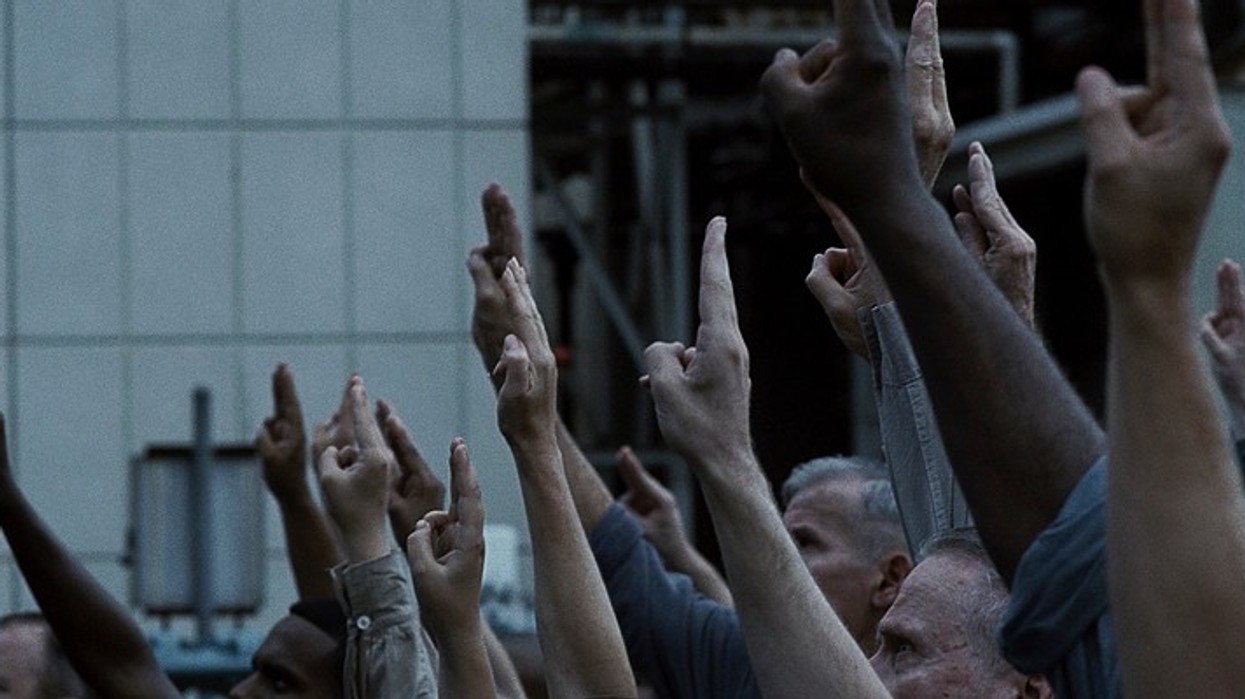 'The Hunger Games': Why Characters Use A 3-Finger Salute (& What It ...