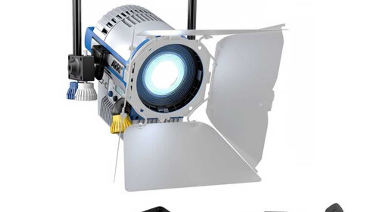 ARRI L7-C LE2 LED Fresnel with Stage Pin Connector and Barndoor Kit