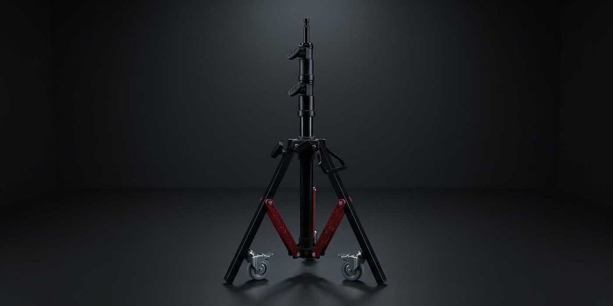 Matthews представила мобильную стойку для мониторов Monitor Stand III