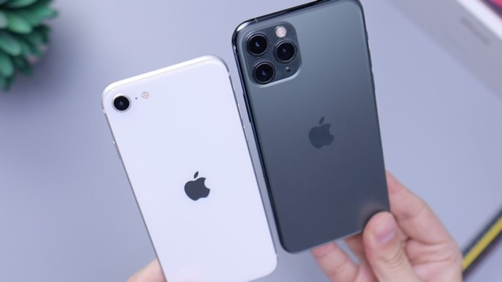 iPhone SE and iPhone 11 Pro