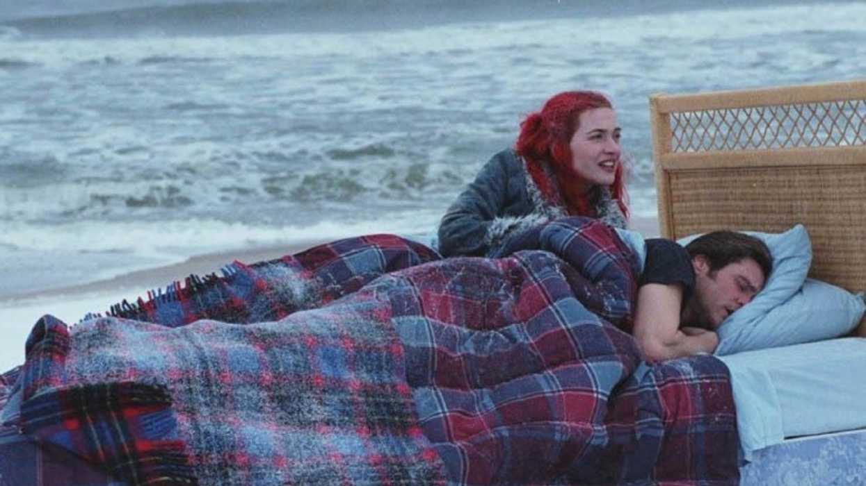 Joel Barish, played by Jim Carrey, and Clementine Kruczynski, played by Kate Winslet, in a bed on the beach in 'Enternal Sunshine of the Spotless Mind'