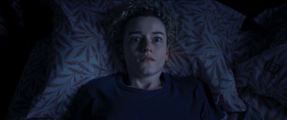 JULIA GARNER as Justine in New Line Cinema\u2019s \u201cWeapons,\u201d a Warner Bros. Pictures release.