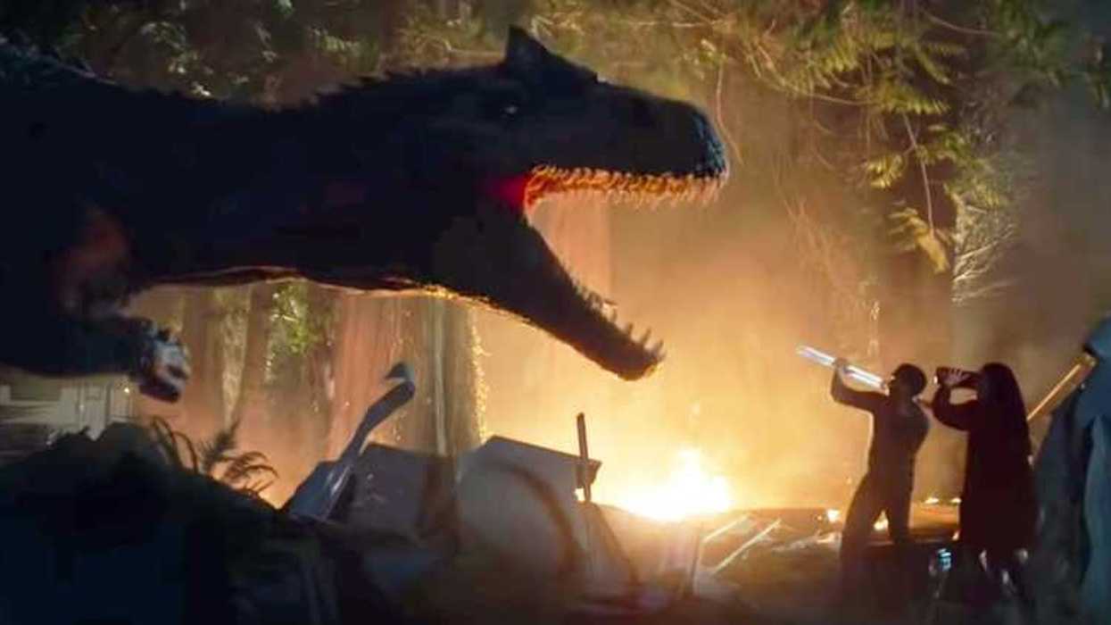 Jurassic-world-battle-at-big-rock-video