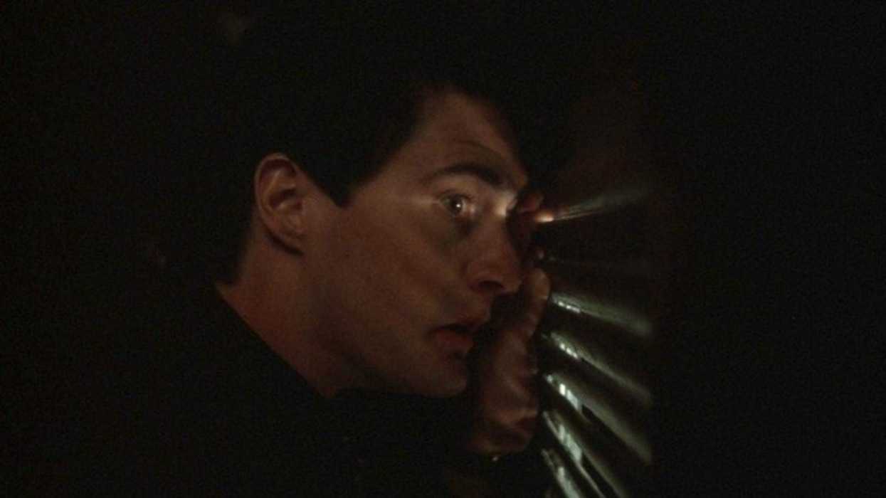 Kyle McLachlane as Jeffrey watching Dorothy through the closet