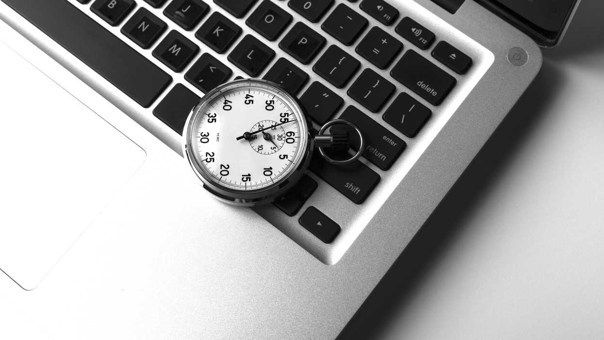 Laptop-time-5pxhf9y
