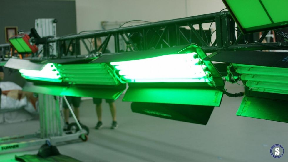 Light_study_cineo_hs2_04_kino_flo_chroma_green_screen_truss