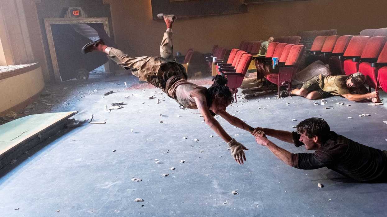 Lily (Sasha Lane) and Tyler (Glen Powell) in TWISTERS directed by Lee Isaac Chung. Photo by Melinda Sue Gordon/Universal Pictures, Warner Bros. Pictures and Amblin Entertainment.